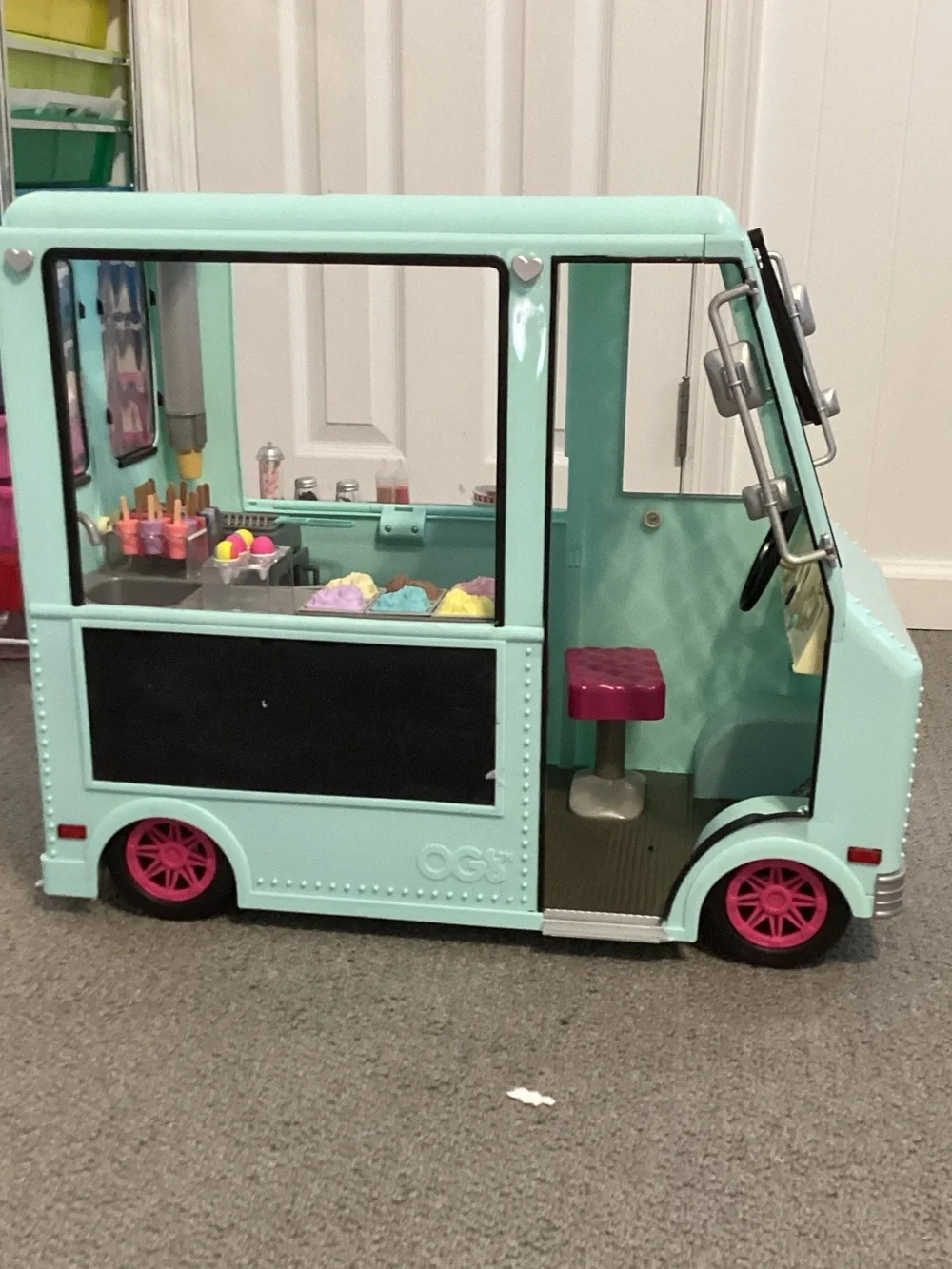 Mint Green Play Food Truck with Hot Pink Wheels - Kids Vehicle Toy